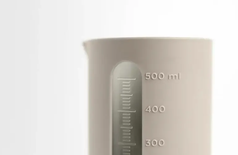 BLIM PLUS Dzbanek z miarką 0,5 l brązowy