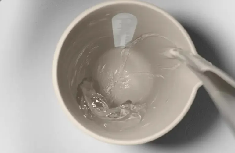 BLIM PLUS Dzbanek z miarką 0,5 l brązowy
