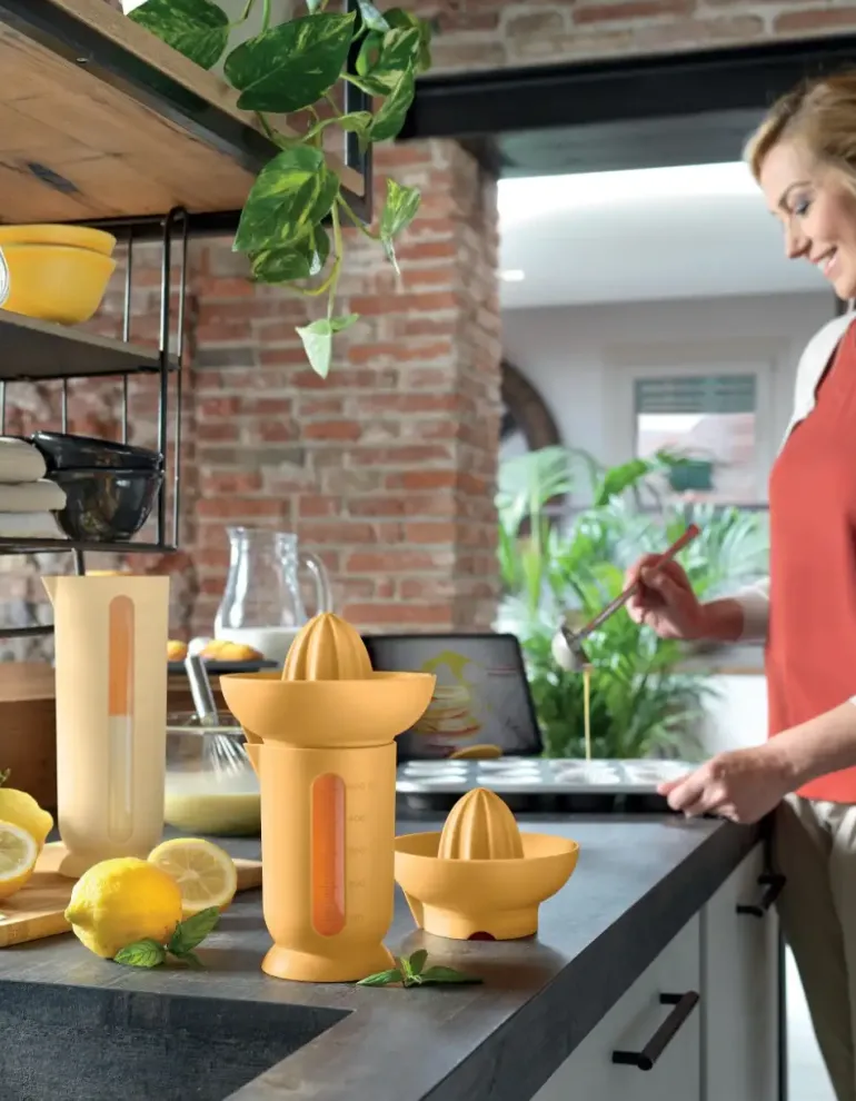 BLIM PLUS Wyciskarka do cytrusów z dzbankiem 0,5 l czarna / produkt innowacyjny