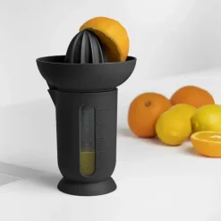 BLIM PLUS Wyciskarka do cytrusów z dzbankiem 0,5 l czarna / produkt innowacyjny