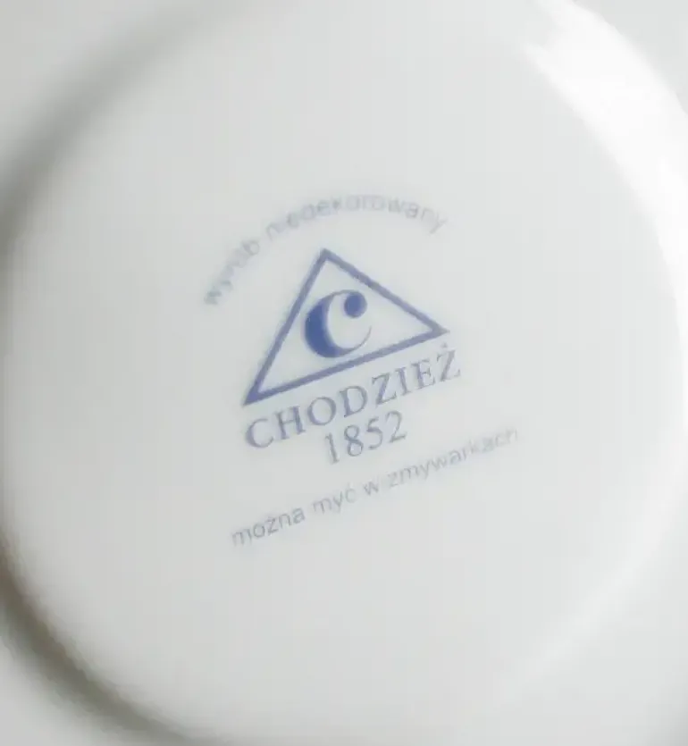 CHODZIEŻ KAMELIA C000 Waza 3,5 l z pokrywką / porcelana