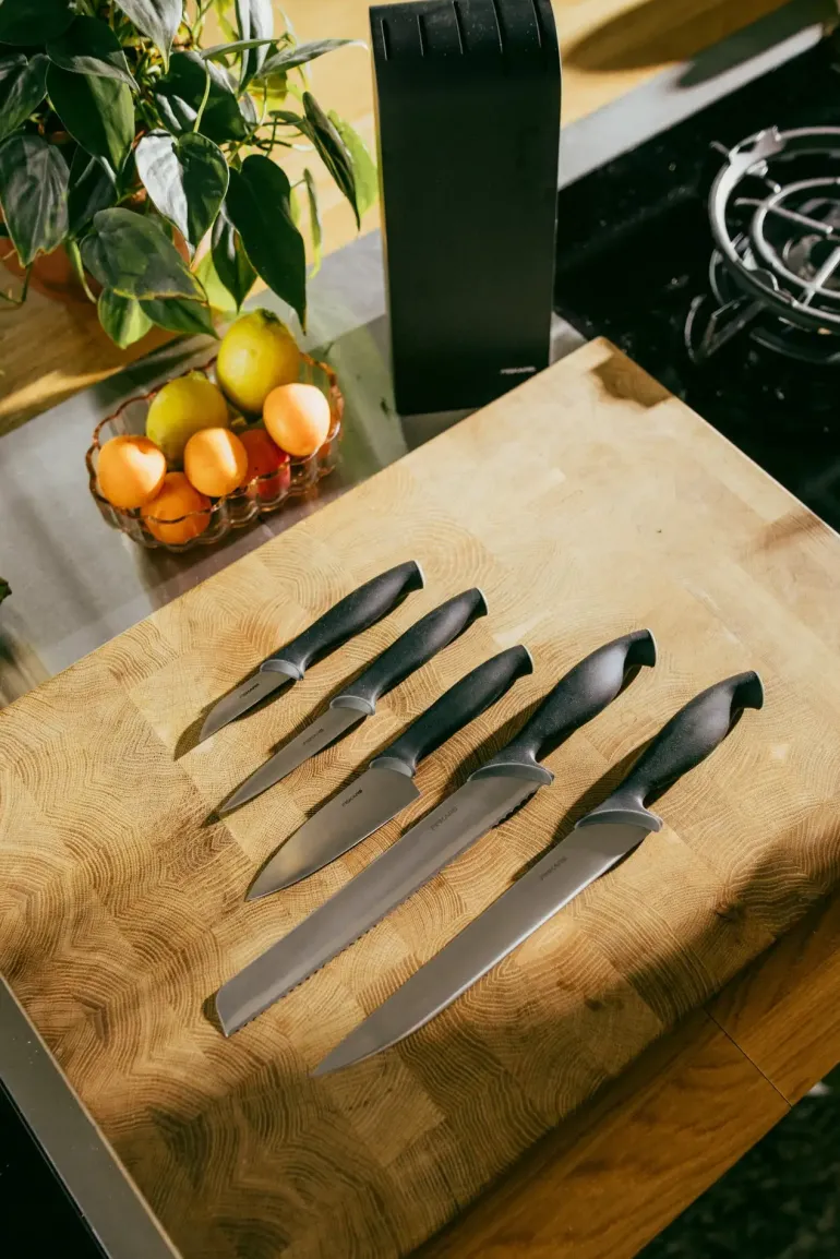 FISKARS CONTROL 1073023 Zestaw 5 noży kuchennych w czarnym bloku