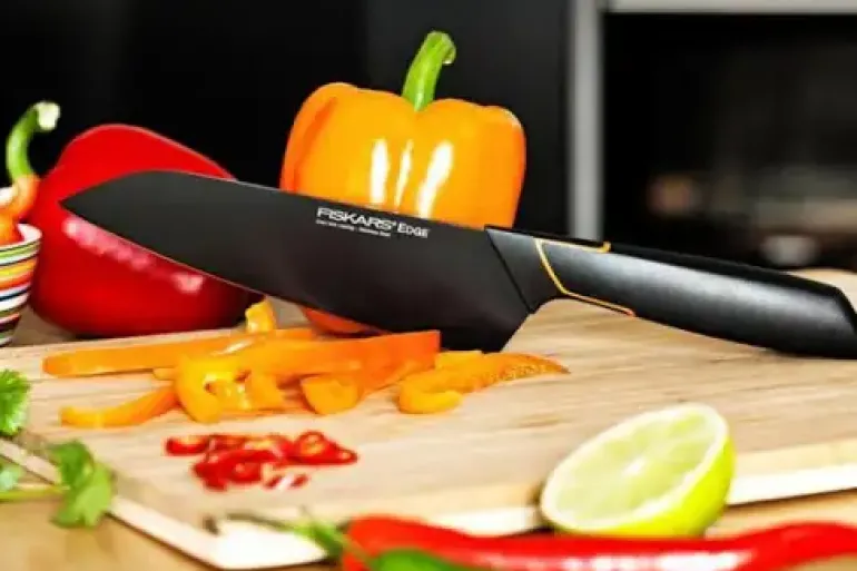 FISKARS EDGE FSEL7 Komplet 5 noży kuchennych + ostrzałka Fiskars Edge / japońska stal nierdzewna