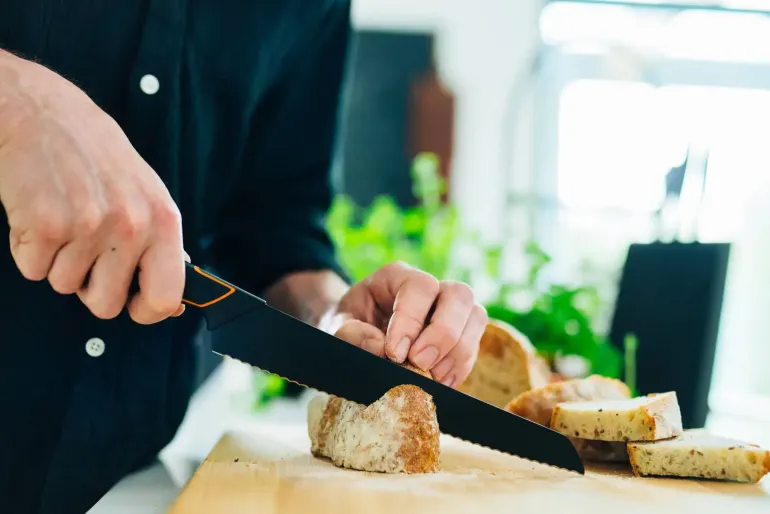 FISKARS EDGE FSEL7 Komplet 5 noży kuchennych + ostrzałka Fiskars Edge / japońska stal nierdzewna