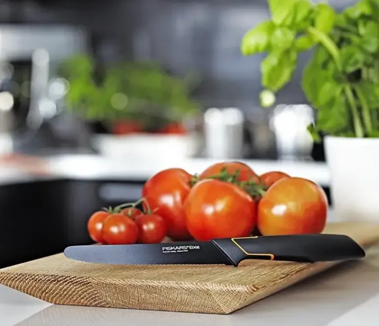FISKARS EDGE Komplet 7 noży kuchennych + ostrzałka Essential / japońska stal nierdzewna
