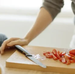 FISKARS EDGE Komplet 7 noży kuchennych + ostrzałka Essential / japońska stal nierdzewna