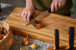 FISKARS EDGE 1000601 Ostrzałka do noży kuchennych i siekier / uniwersalna (1003098)