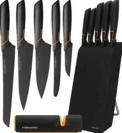 FISKARS EDGE 1003099+1003098 Zestaw 5 noży kuchennych w bloku czarnym / stal 420J2 / czarne ostrza + OSTRZAŁKA Edge