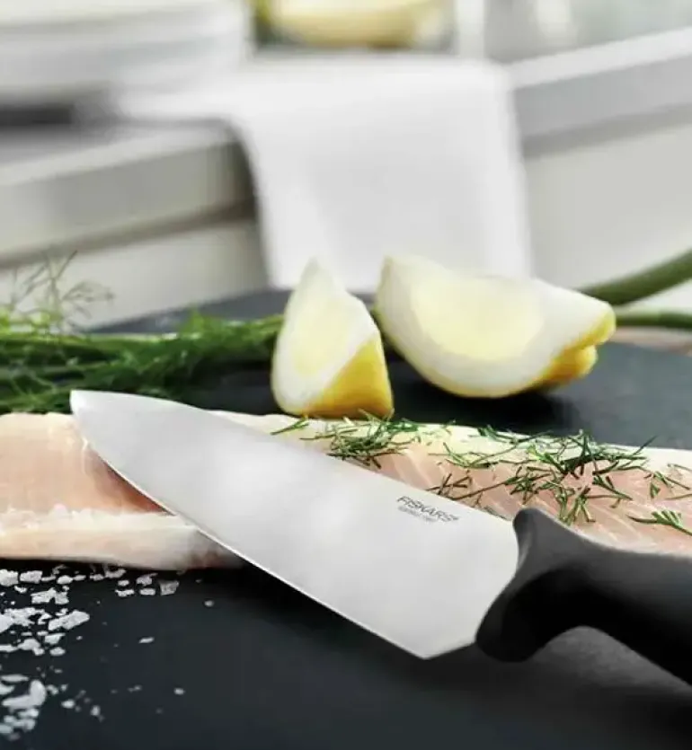 FISKARS ESSENTIAL Komplet 11 noży (kuchenne +Szefa+do obierania+do warzyw) w pudełku + Ostrzałka + Skrobaczka ESSENTIAL
