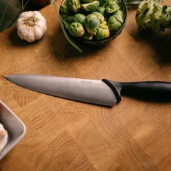 FISKARS ESSENTIAL 1065565 Nóż szefa kuchni 21 cm / stal nierdzewna