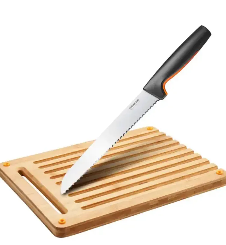 FISKARS FUNCTIONAL FORM 10577561+1057551 Komplet 4 noży kuchennych + deska do krojenia 35x25 cm w pudełku