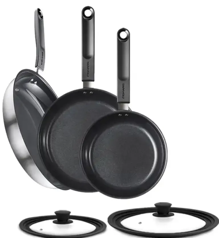 FISKARS FUNCTIONAL FORM Komplet patelni 20, 24, 28 cm + pokrywki silikonowe TADAR + Wok / powłoka Ceratec™