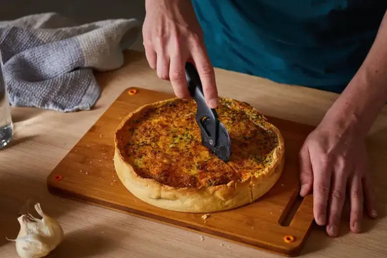 FISKARS FUNCTIONAL FORM 1019533 Nóż do pizzy / stal nierdzewna