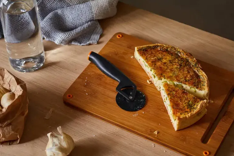 FISKARS FUNCTIONAL FORM 1019533 Nóż do pizzy / stal nierdzewna