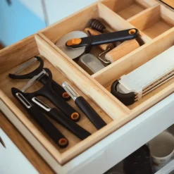 FISKARS FUNCTIONAL FORM 1079907 Obieraczka do warzyw ze stałym ostrzem / stal nierdzewna