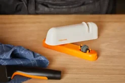 FISKARS FUNCTIONAL FORM 1014214 Ostrzałka do noży ROLL-SHARP / biała