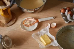FISKARS FUNCTIONAL FORM 1023613 Trzepaczka z silikonowymi końcami / tworzywo sztuczne