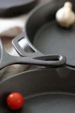 HAGE Patelnia żeliwna 26,5 cm z uchem Cast Iron