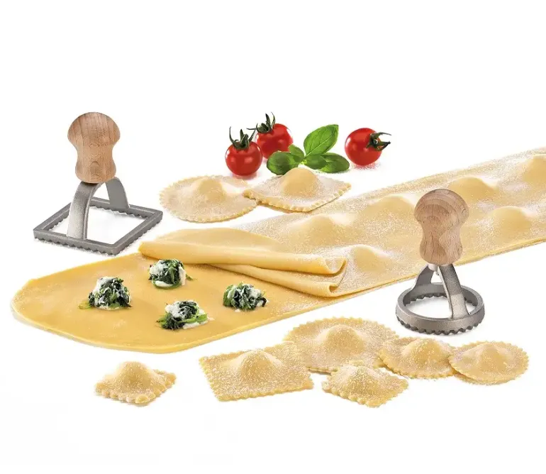 KUCHENPROFI Kwadratowy wykrawacz do ravioli 7 x 7 cm drewno bukowe / FreeForm