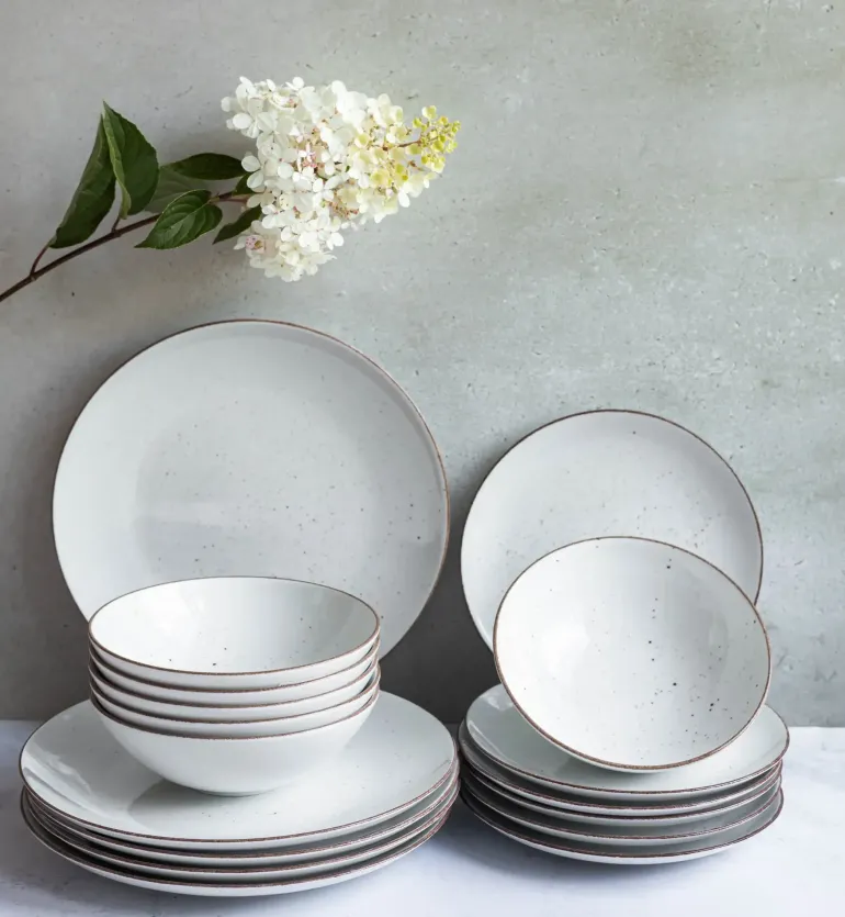 LUBIANA BOSS 6630U Serwis obiadowy 18 el / 6 osób / budyniowy / porcelana ręcznie malowana