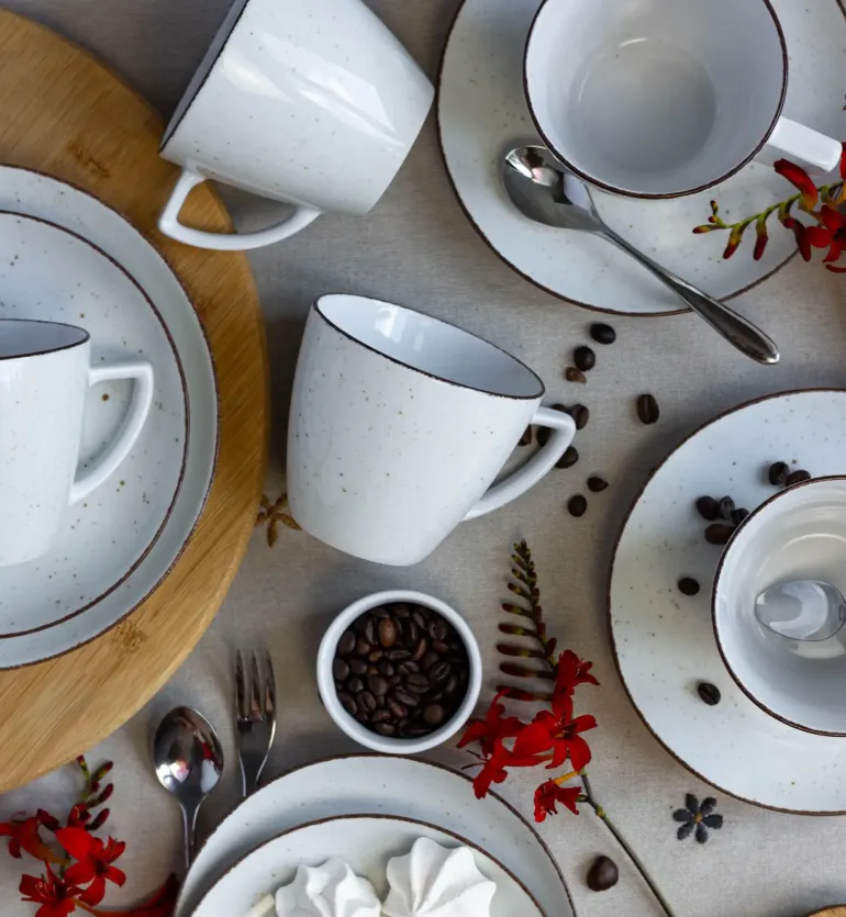 LUBIANA BOSS 6630U Serwis obiadowo - kawowy 60 el / 12 osób / budyniowy / porcelana ręcznie malowana