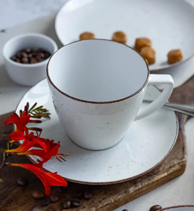 LUBIANA BOSS 6630U Serwis obiadowo - kawowy 60 el / 12 osób / budyniowy / porcelana ręcznie malowana