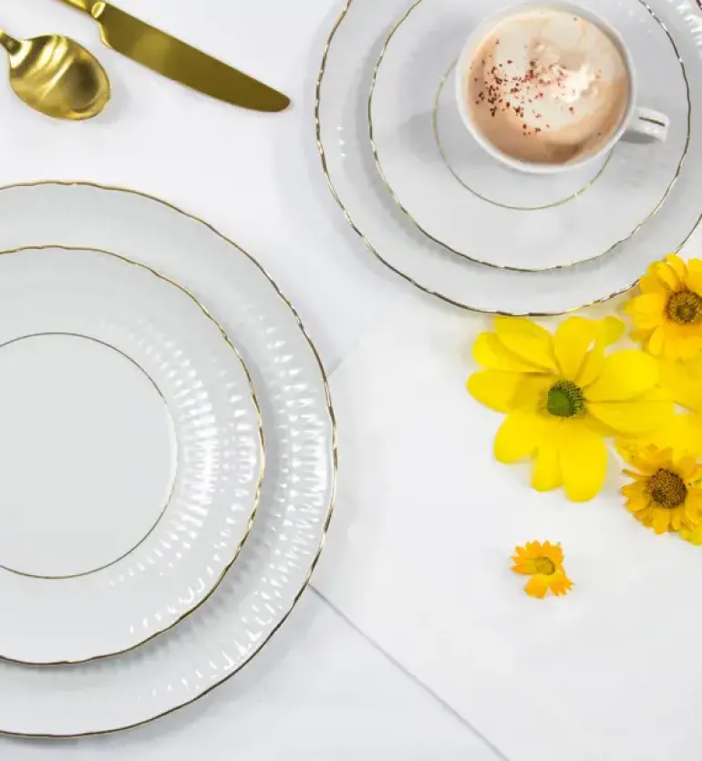 ĆMIELÓW SOFIA 3604 ZŁOTA LINIA Zestaw obiadowy 18 el / 6 osób / porcelana