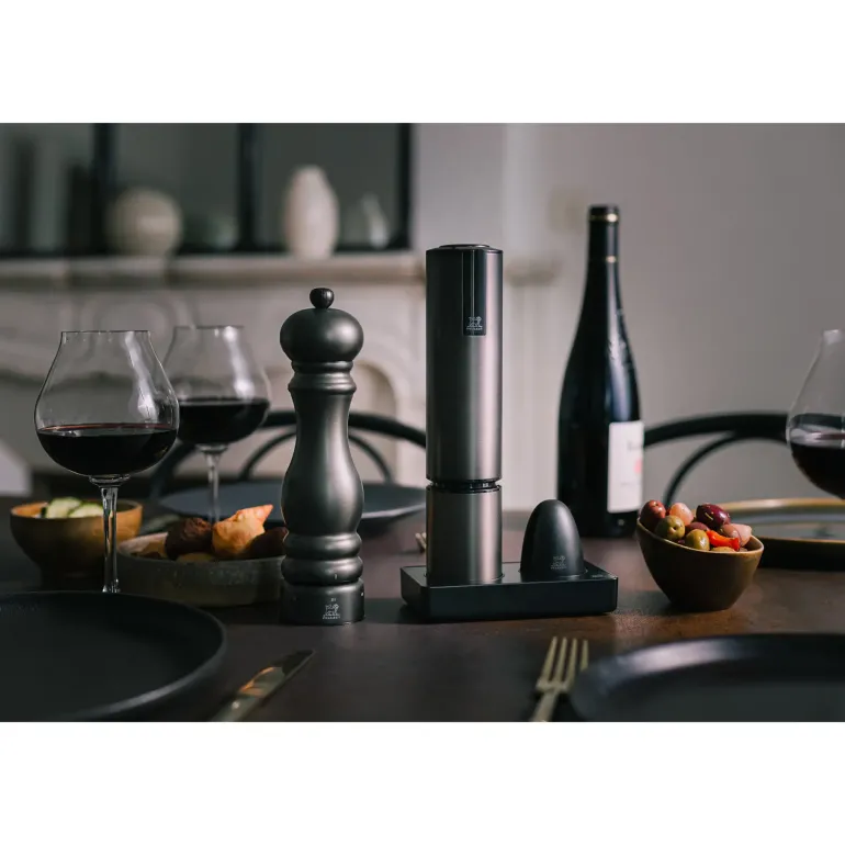 PEUGEOT PARIS CHEF Młynek do pieprzu 22 cm / Carbone / stal nierdzewna