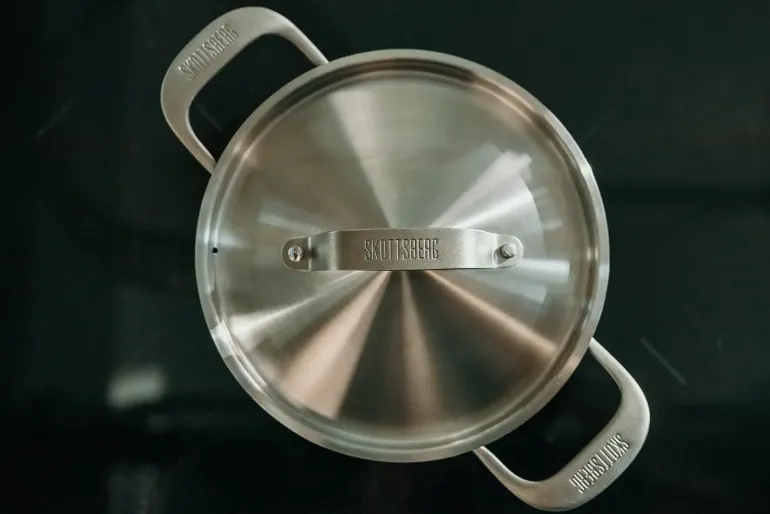 SKOTTSBERG STAINLESS STEEL Garnek 4,75 l z pokrywką 24 cm / stal nierdzewna