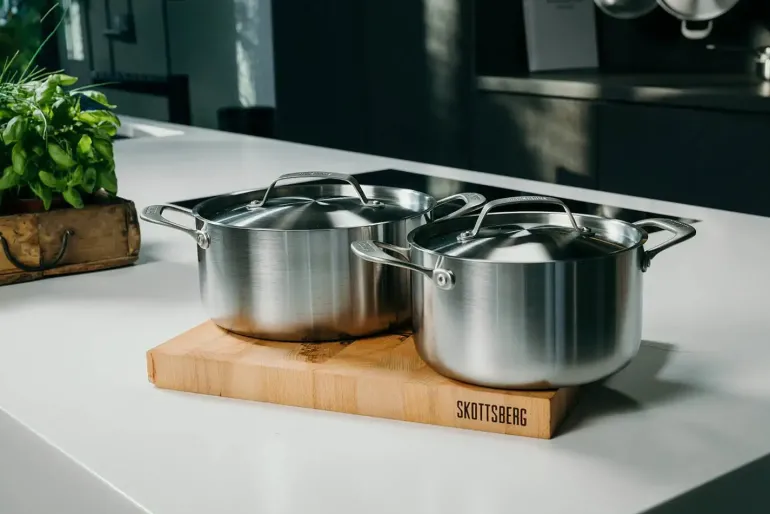 SKOTTSBERG STAINLESS STEEL Garnek 3,3 l z pokrywką 20 cm