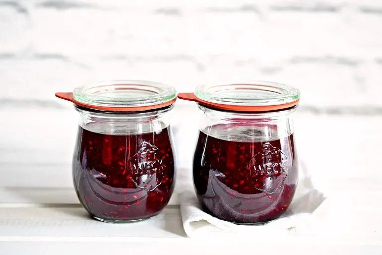 WECK TULIP Komplet 12 słoików na przetwory na przetwory z pokrywką, uszczelką i 2 zapinkami 220 ml