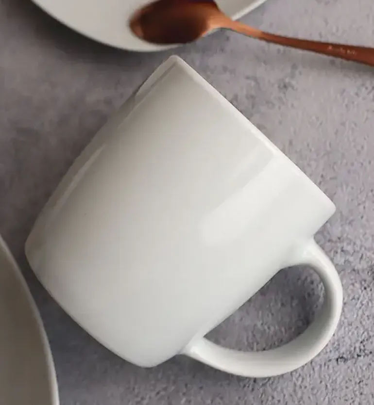 WYPRZEDAŻ! WATERSIDE EVERYDAY WHITE Komplet 5 kubków / porcelana