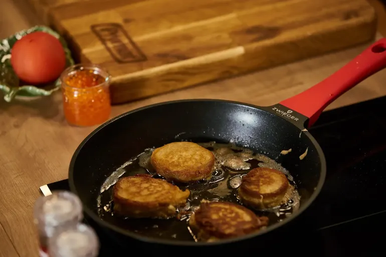 ZWIEGER OBSIDIAN Patelnia 24 cm GREBLON non- stick | indukcja